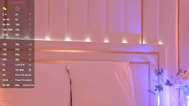 Snapshot of MeganStrain chatting on November 2025 03:20:01 AM MeganStrain online show from November 2025 03:20:01 AM