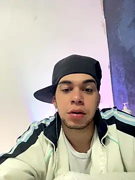 Snapshot of enzo_vittale03_ chatting on January 2026 03:16:02 PM enzo vittale03 online show from January 2026 03:16:02 PM