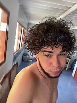 Snapshot of enzo_vittale03_ chatting on February 2026 05:05:02 PM enzo vittale03 online show from February 2026 05:05:02 PM