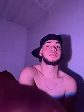 Snapshot of enzo_vittale03_ chatting on February 2026 05:04:01 AM enzo vittale03 online show from February 2026 05:04:01 AM