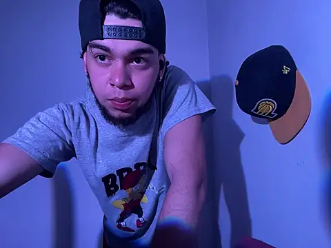 Snapshot of enzo_vittale03_ chatting on February 2026 11:11:02 PM enzo vittale03 online show from February 2026 11:11:02 PM