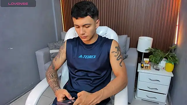 Leo santoro online show from November 2025 02:49:01 PM