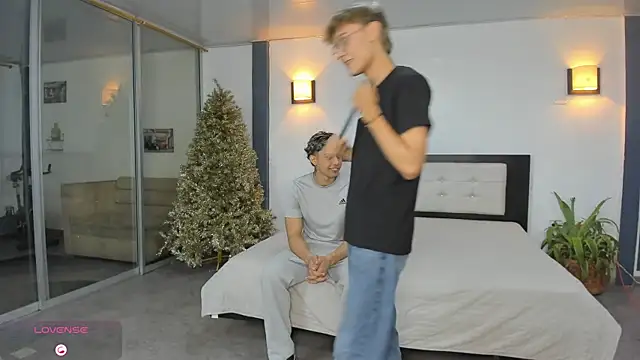 Bisexlifehot   online show from November 2025 11:15:01 PM