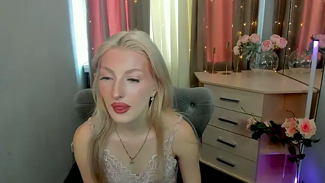 Snapshot of Sarrah_blush chatting on September 2025 08:25:01 AM Sarrah blush online show from September 2025 08:25:01 AM