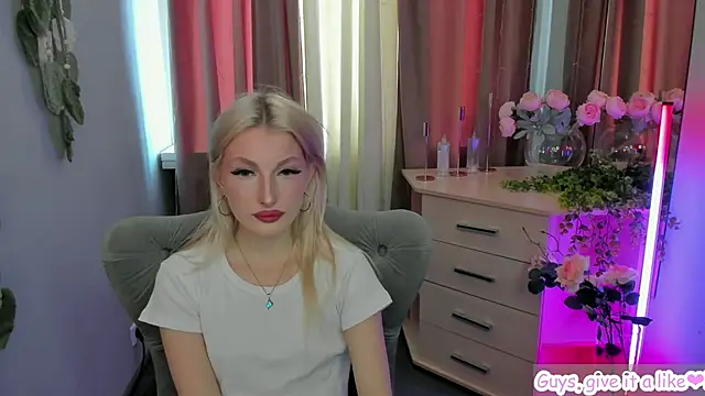 Snapshot of Sarrah_blush chatting on September 2025 08:18:02 AM Sarrah blush online show from September 2025 08:18:02 AM