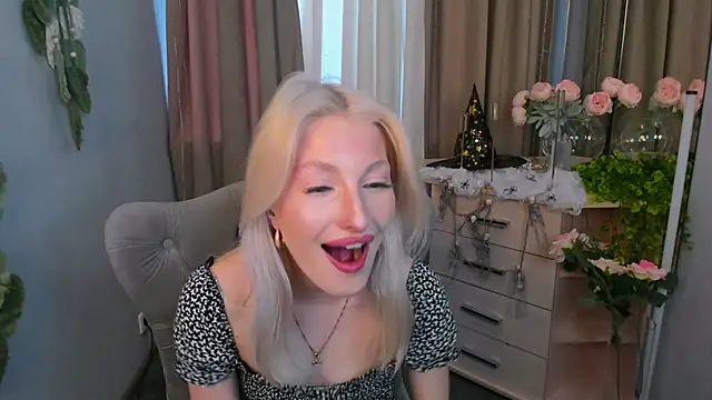 Snapshot of Sarrah_blush chatting on October 2025 01:12:01 PM Sarrah blush online show from October 2025 01:12:01 PM