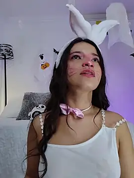 Snapshot of LUNAA___ chatting on October 2025 04:13:01 AM LUNAA online show from October 2025 04:13:01 AM