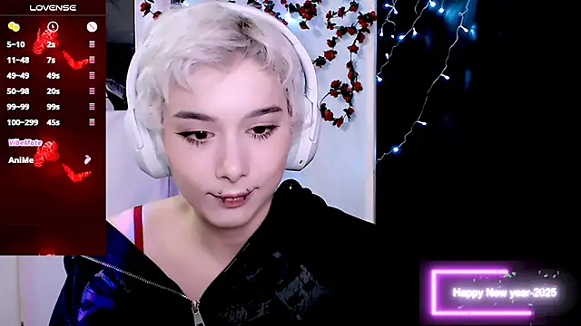 Snapshot of SophieAsh chatting on December 2025 11:31:02 PM SophieAsh online show from December 2025 11:31:02 PM