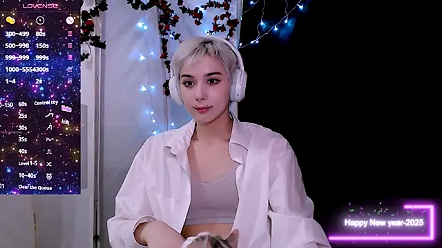 Snapshot of SophieAsh chatting on December 2025 06:04:02 PM SophieAsh online show from December 2025 06:04:02 PM
