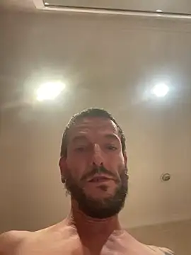 Snapshot of Guillermoperujo chatting on October 2025 09:37:01 PM Guillermoperujo online show from October 2025 09:37:01 PM