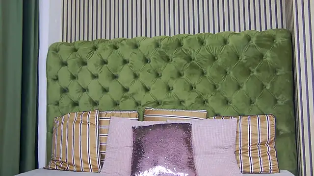 LunaHart online show from November 2025 07:58:01 PM