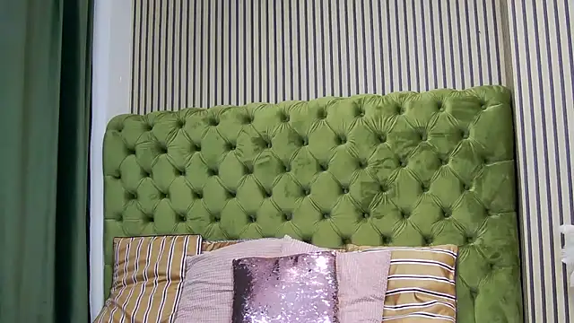 LunaHart online show from December 2025 03:50:02 PM