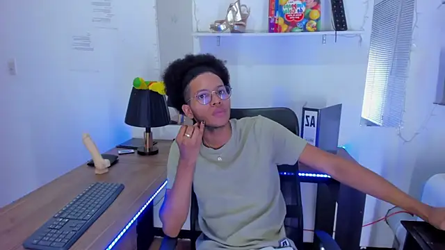 DEAMOL online show from November 2025 06:45:01 PM