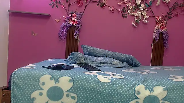 Snapshot of skinnybarbie022 chatting on September 2025 12:45:01 AM skinnybarbie022 online show from September 2025 12:45:01 AM