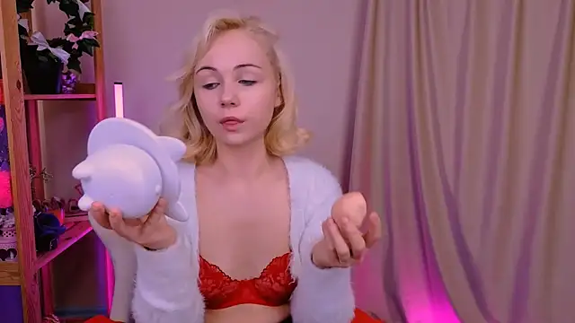 Charlotte Colinss online show from October 2025 03:36:02 AM