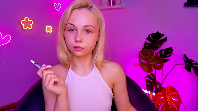 Charlotte Colinss online show from March 2026 03:32:01 AM