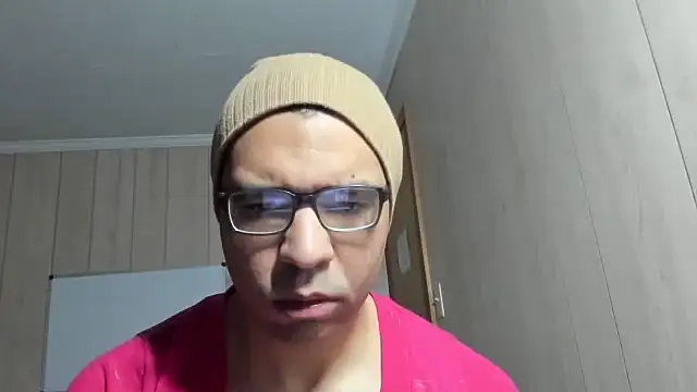 Snapshot of NaturalBeautyQueen chatting on October 2025 12:50:01 PM NaturalBeautyQueen online show from October 2025 12:50:01 PM