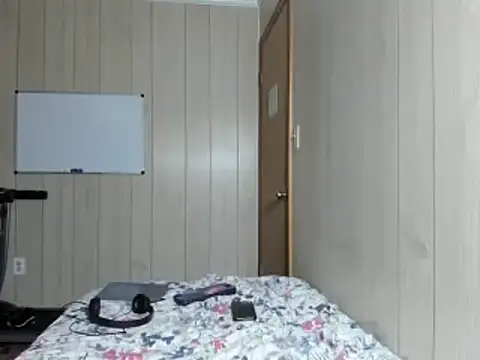 Snapshot of NaturalBeautyQueen chatting on October 2025 09:33:01 AM NaturalBeautyQueen online show from October 2025 09:33:01 AM