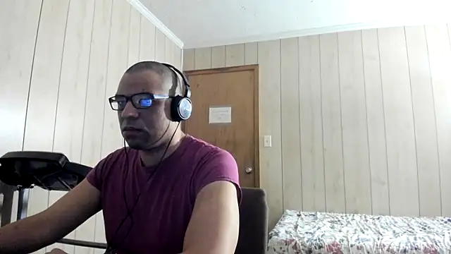 Snapshot of NaturalBeautyQueen chatting on June 2026 05:16:01 PM NaturalBeautyQueen online show from June 2026 05:16:01 PM