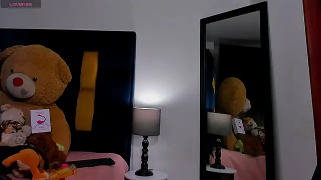 Evan Storn online show from November 2025 04:01:02 AM