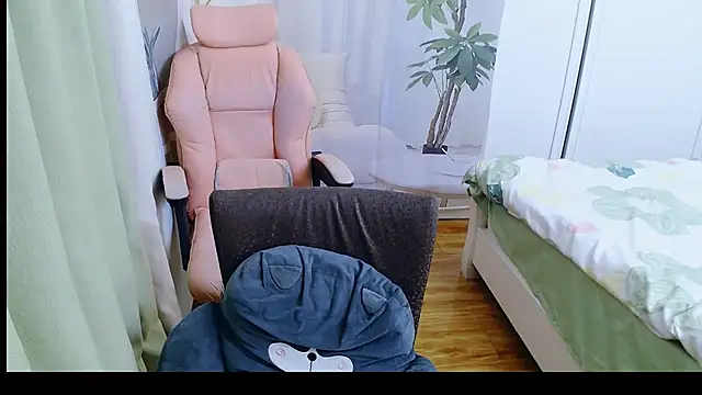 Winnie-01 online show from April 2026 02:56:01 PM