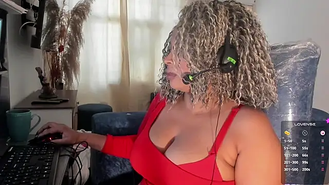 LiloTorontoo online show from November 2025 01:56:02 PM