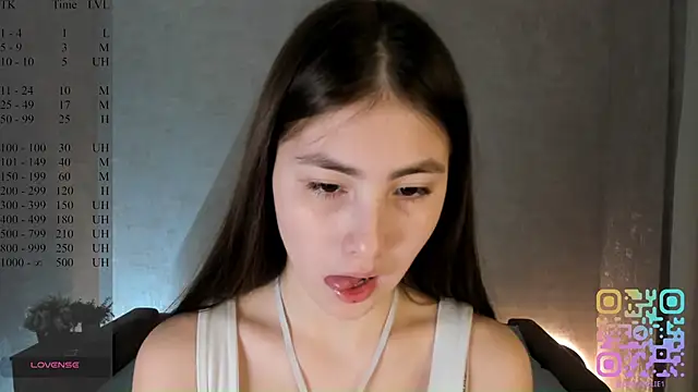 LynetteDanley online show from November 2025 05:02:01 PM