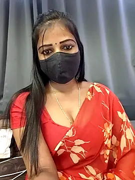 Snapshot of Misss-julli chatting on November 2025 04:55:02 AM Misss-julli online show from November 2025 04:55:02 AM