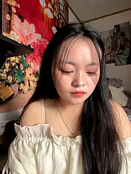 Snapshot of Julia-Elsa chatting on October 2025 04:33:02 AM Julia-Elsa online show from October 2025 04:33:02 AM