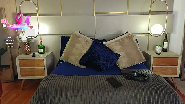 Lina Montclair online show from April 2026 07:51:02 PM