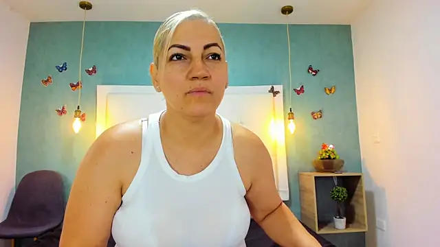 Snapshot of Heidy_milf chatting on September 2025 08:02:01 PM Heidy milf online show from September 2025 08:02:01 PM