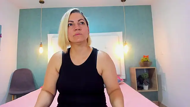 Snapshot of Heidy_milf chatting on November 2025 07:46:02 PM Heidy milf online show from November 2025 07:46:02 PM