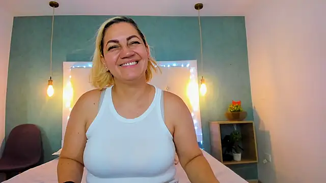 Snapshot of Heidy_milf chatting on November 2025 08:00:01 PM Heidy milf online show from November 2025 08:00:01 PM