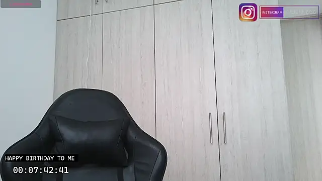 Snapshot of Yulienneg chatting on September 2025 09:18:01 PM Yulienneg online show from September 2025 09:18:01 PM