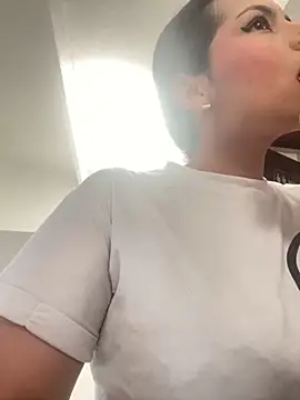 Mia garcia28 online show from November 2025 08:02:02 PM