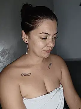 Snapshot of LadyNora chatting on June 2026 08:02:01 PM LadyNora online show from June 2026 08:02:01 PM