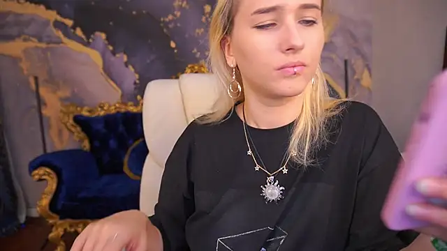 LilElfie online show from September 2025 06:02:01 AM