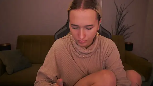 LilElfie online show from October 2025 01:43:02 PM