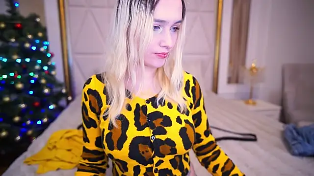 LilElfie online show from December 2025 09:23:02 PM