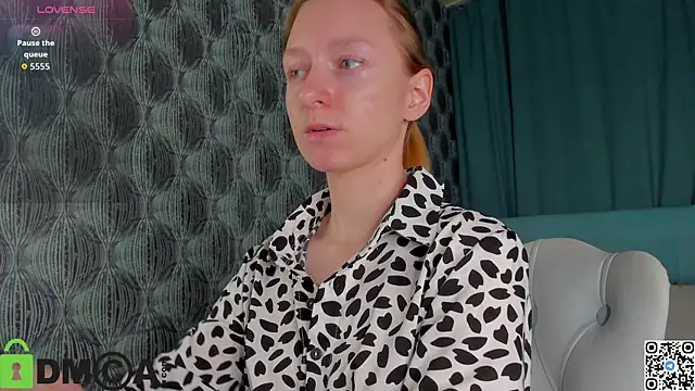 Mia E1fie online show from November 2025 09:32:02 AM