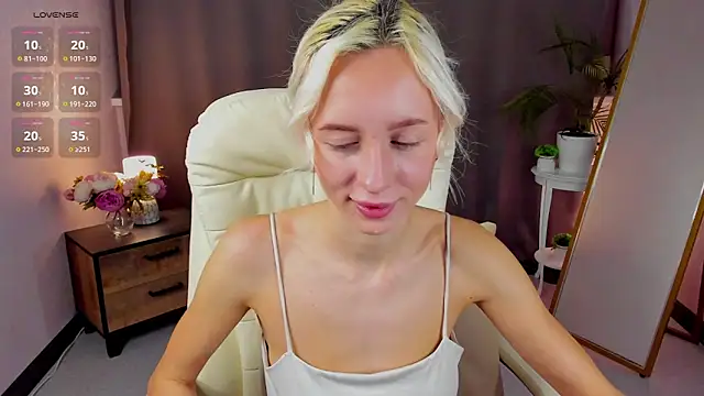 cute luucy online show from February 2026 03:37:01 AM