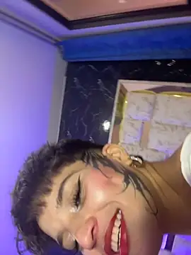 DayanaDG online show from November 2025 01:04:02 AM