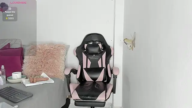 mari-ross online show from April 2026 02:05:01 AM