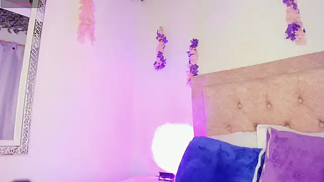 kendra smiitch online show from October 2025 04:31:02 AM