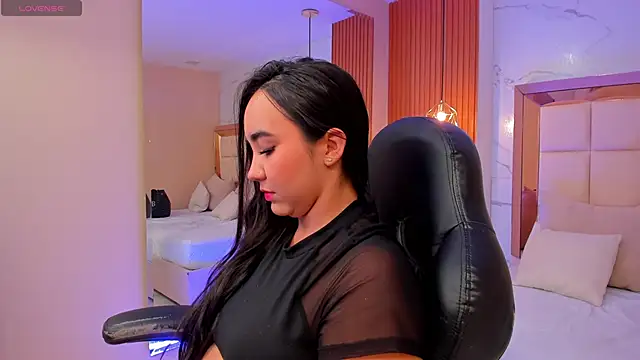 Snapshot of julieta_rosee chatting on May 2026 09:53:02 PM julieta rosee online show from May 2026 09:53:02 PM