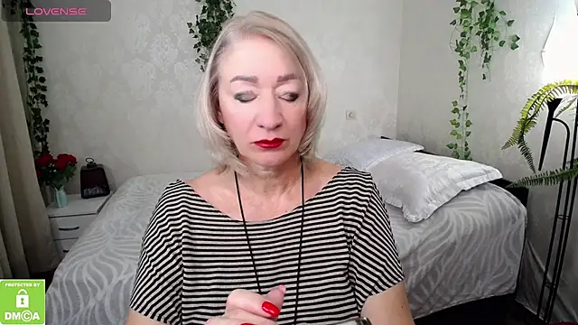 hunters woman online show from October 2025 05:01:01 PM