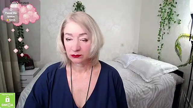 hunters woman online show from October 2025 01:23:01 PM