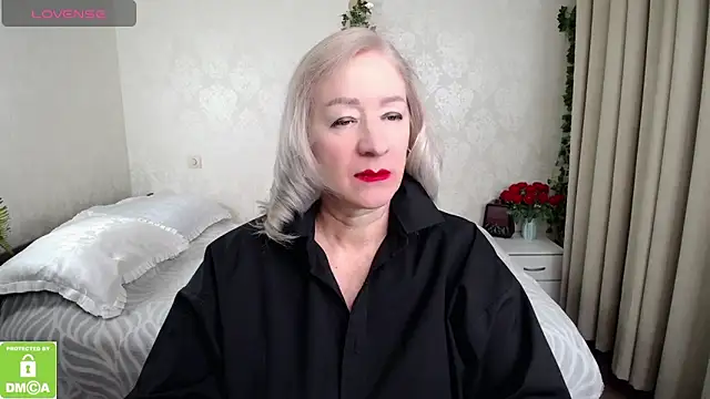 hunters woman online show from February 2026 05:03:02 PM