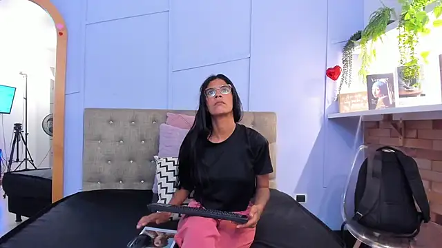 Snapshot of milavega_ chatting on March 2026 05:13:02 PM milavega online show from March 2026 05:13:02 PM