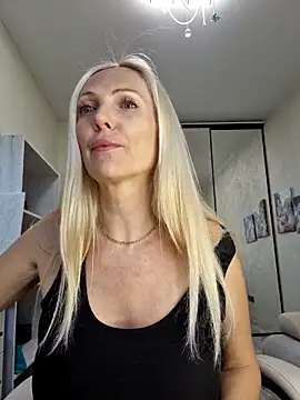 Monna online show from October 2025 01:43:02 PM